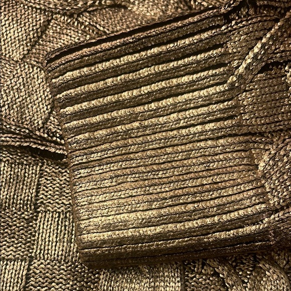 Prestige Gold Metallic Sweater with Fur Collar - Picture 2 of 11